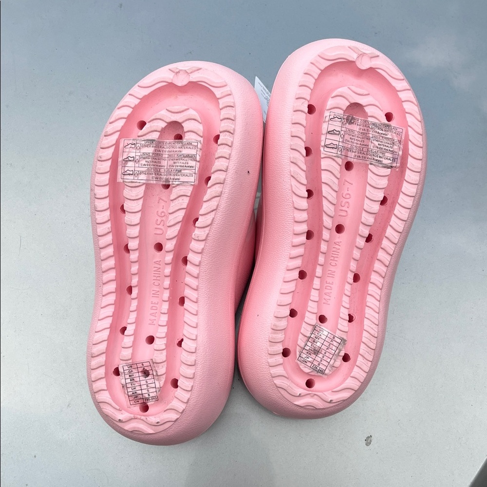 Forever 21 Pink My Melody Kids Sandals - Picture 2 of 3
